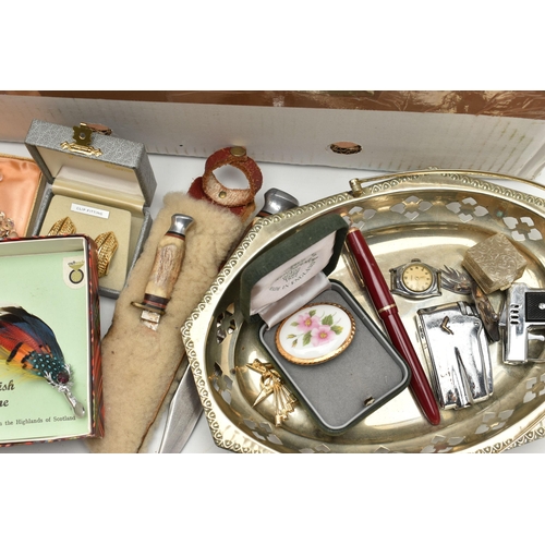 133 - A BOX OF MISCELLANEOUS ITEMS AND COINS, to include a Parker pen with 14k nib, a broken ring stamped ... 