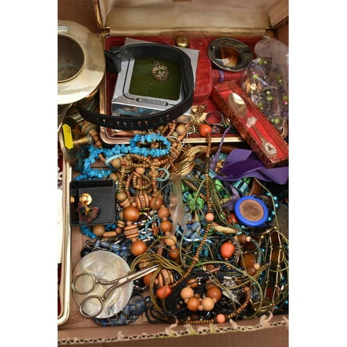 133 - A BOX OF MISCELLANEOUS ITEMS AND COINS, to include a Parker pen with 14k nib, a broken ring stamped ... 