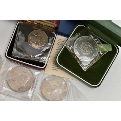 140 - A CADBURY TIN OF MOSTLY COMMEMORATIVE COINAGE, to include boxed Crowns Churchill, 1951 Festival Crow... 