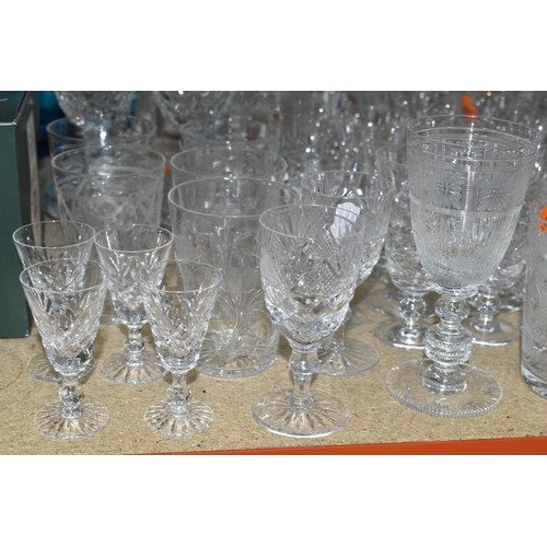 362 - A QUANTITY OF CUT CRYSTAL AND GLASSWARE, comprising four grapefruit dishes, a Stuart Crystal air twi... 