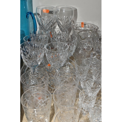 362 - A QUANTITY OF CUT CRYSTAL AND GLASSWARE, comprising four grapefruit dishes, a Stuart Crystal air twi... 