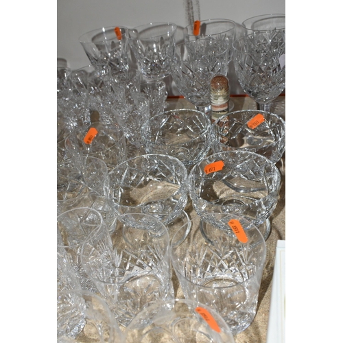 362 - A QUANTITY OF CUT CRYSTAL AND GLASSWARE, comprising four grapefruit dishes, a Stuart Crystal air twi... 