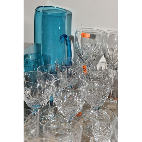 362 - A QUANTITY OF CUT CRYSTAL AND GLASSWARE, comprising four grapefruit dishes, a Stuart Crystal air twi... 