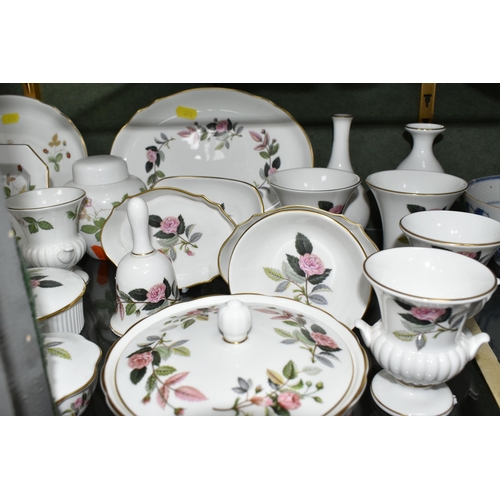 373 - A QUANTITY OF WEDGWOOD 'WILD STRAWBERRY' AND 'HATHAWAY ROSE' GIFT WARE, to include eighteen pieces o... 