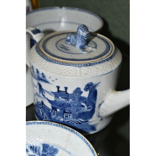 383 - A LATE 18TH CENTURY CHINESE EXPORT PORCELAIN BLUE AND WHITE SIX PIECE TEA SERVICE, moulded basket we... 