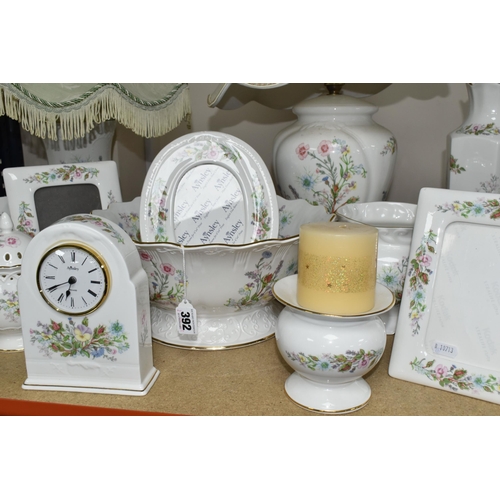 392 - A LARGE QUANTITY OF AYNSLEY 'WILD TUDOR' PATTERN GIFTWARE AND TABLE LAMPS, comprising a mantel clock... 