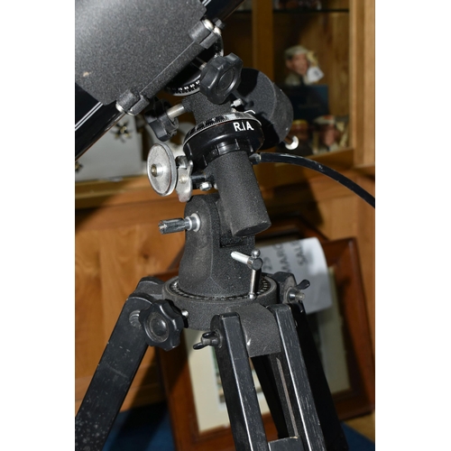 445 - A TASCO NEWTONIAN TELESCOPE, diameter 114mm f/9, with tripod and equatorial mount (1 + box) (Conditi... 