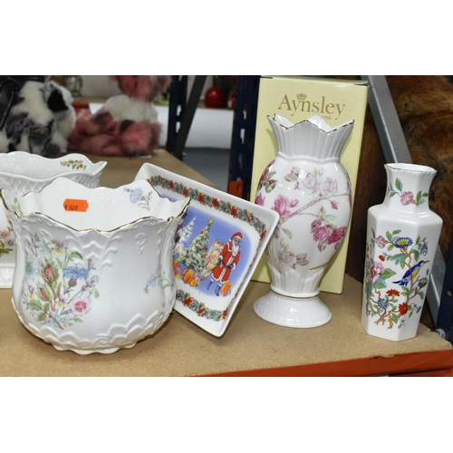 484 - A QUANTITY OF AYNSLEY GIFTWARE, vases, planters, trinket boxes, trinket dishes, patterns comprising ... 