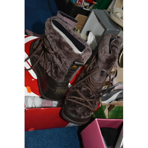 512 - TWO BOXES AND LOOSE LADIES' SHOES AND BOOTS, size 37/UK size 4.5/5, to include maker's names Fit Flo... 