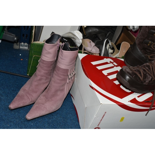 512 - TWO BOXES AND LOOSE LADIES' SHOES AND BOOTS, size 37/UK size 4.5/5, to include maker's names Fit Flo... 