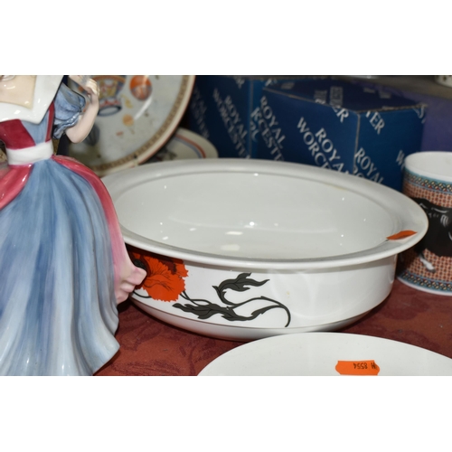 538 - A GROUP OF CERAMICS, to include a boxed Royal Doulton 'Amy' HN3316 figurine of the year 1991, signed... 