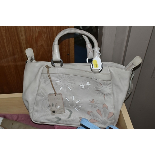 539 - A COLLECTION OF SIX RADLEY HANDBAGS, TWO PURSES AND A MATCHING YOSHI HANDBAG AND PURSE, comprising a... 