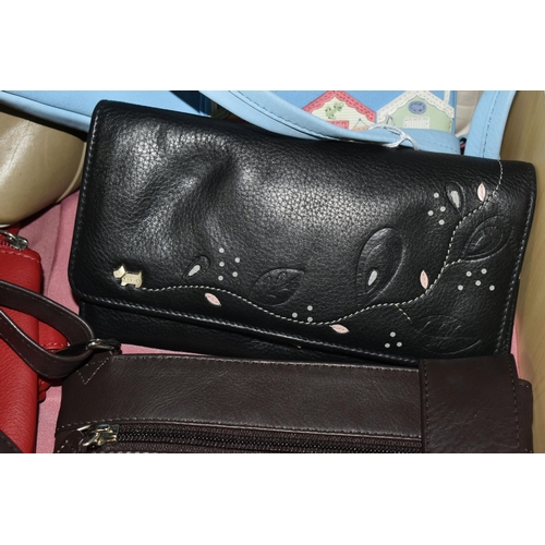 539 - A COLLECTION OF SIX RADLEY HANDBAGS, TWO PURSES AND A MATCHING YOSHI HANDBAG AND PURSE, comprising a... 