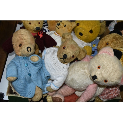 595 - A COLLECTION OF ASSORTED TEDDY BEARS, mainly mid 20th Century, assorted styles and sizes, majority w... 