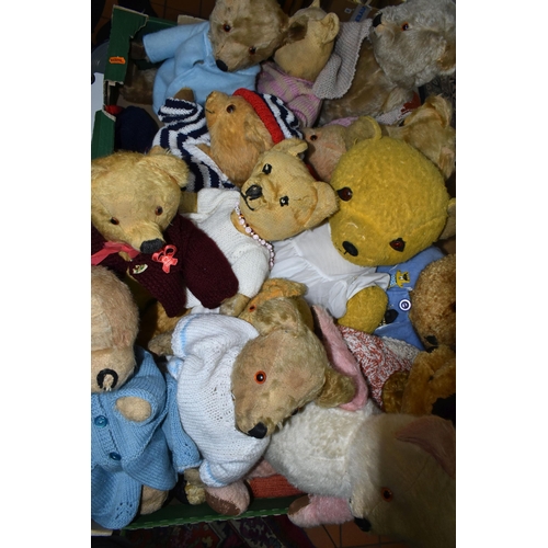 595 - A COLLECTION OF ASSORTED TEDDY BEARS, mainly mid 20th Century, assorted styles and sizes, majority w... 