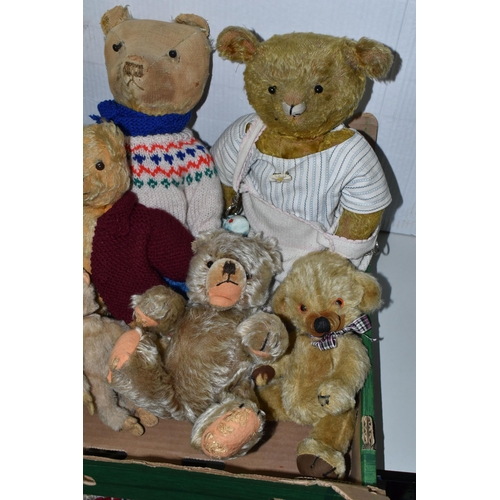 620 - ONE BOX VINTAGE TEDDY BEARS AND A MONKEY, to include seven well-loved teddy bears and a small monkey... 