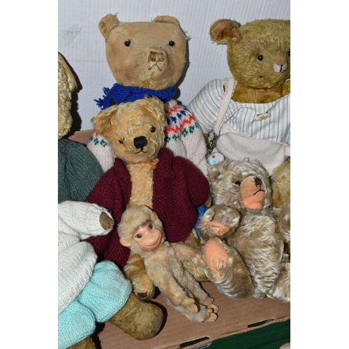 620 - ONE BOX VINTAGE TEDDY BEARS AND A MONKEY, to include seven well-loved teddy bears and a small monkey... 