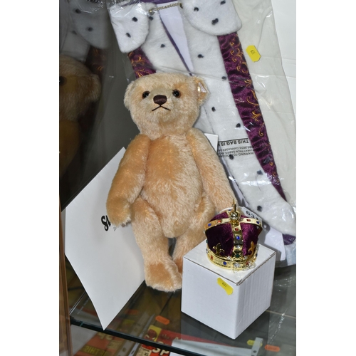 631 - A BOXED LIMITED EDITION STEIFF QUEEN ELIZABETH II CORONATION TEDDY BEAR, EXCLUSIVE TO DANBURY MINT, ... 