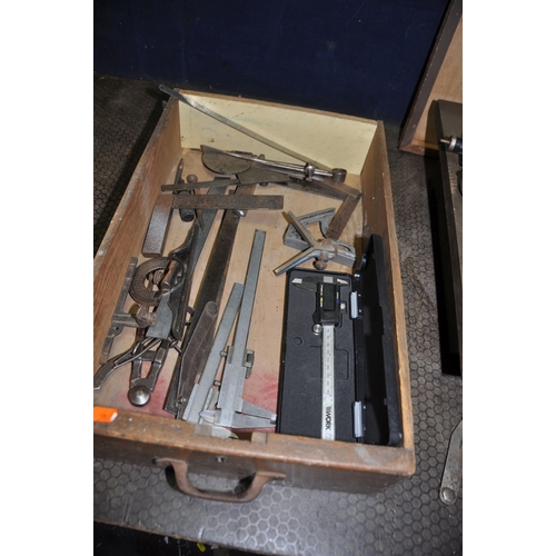 1069 - A SELECTION OF ENGINEER MARKING AND MEASURING EQUIPMENT including a 18in square marking table with w... 