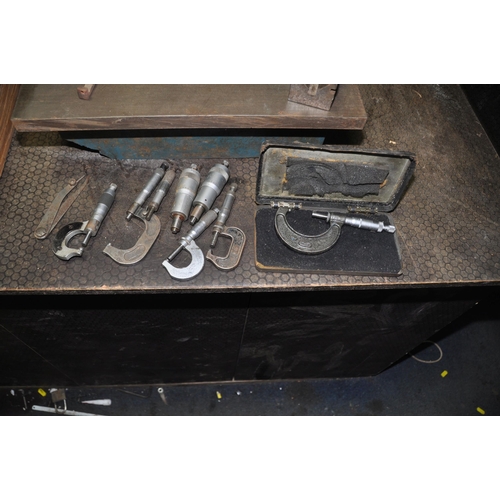 1069 - A SELECTION OF ENGINEER MARKING AND MEASURING EQUIPMENT including a 18in square marking table with w... 