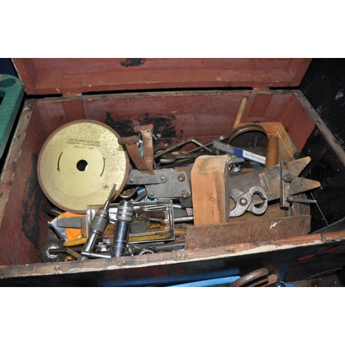 1070 - A WOODEN BOX, A TRAY AND TWO PLASTIC BOXES CONTAINING TOOLS including files, rasps, taps and dies wi... 