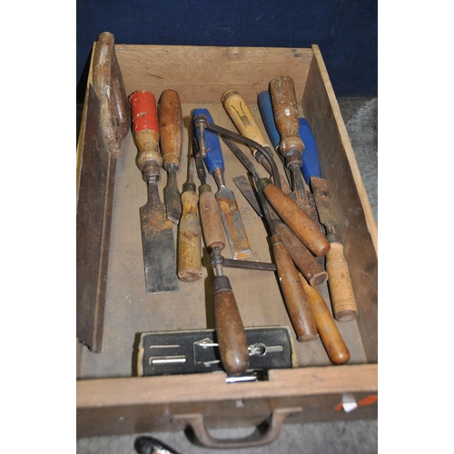 1071 - A WOODEN DRAWER CONTAINING CARPENTRY TOOLS including a vintage steel rebate plane with 5/8in cut 6in... 