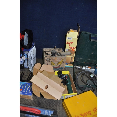 1086 - A COLLECTION OF POWER AND HAND TOOLS including a brand new in box Parkside bench grinder, a brand ne... 