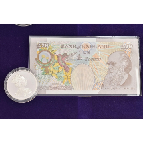 33 - HER MAJESTY'S GOLDEN JUBILEE CROWN AND BANKNOTE CASED COLLECTION, to include Five, Ten and Twenty Po... 