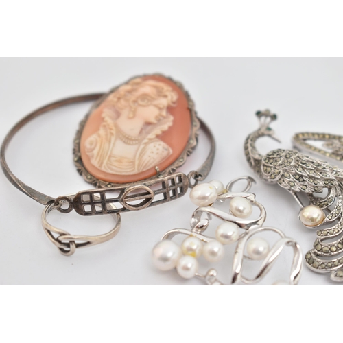 102 - SIX PIECES OF JEWELLERY, to include a silver bangle, open work clasp, hallmarked Edinburgh, a silver... 