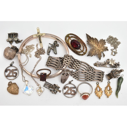 137 - AN ASSORTMENT OF SILVER AND WHITE METAL JEWELLERY, to include a silver gate bracelet, fitted with a ... 