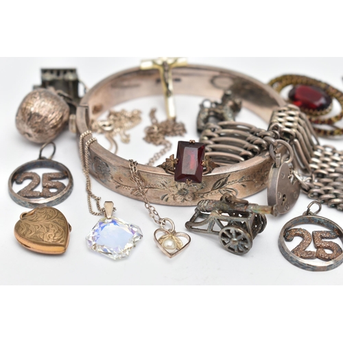 137 - AN ASSORTMENT OF SILVER AND WHITE METAL JEWELLERY, to include a silver gate bracelet, fitted with a ... 