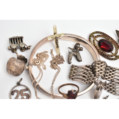 137 - AN ASSORTMENT OF SILVER AND WHITE METAL JEWELLERY, to include a silver gate bracelet, fitted with a ... 