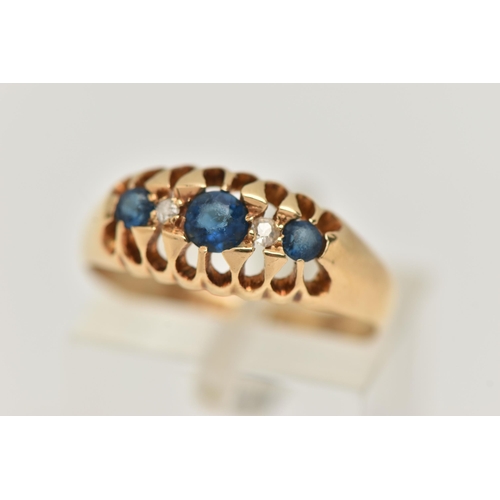 79 - AN EARLY 20TH CENTURY, 18CT GOLD FIVE STONE RING, set with three circular cut blue paste, interspace... 