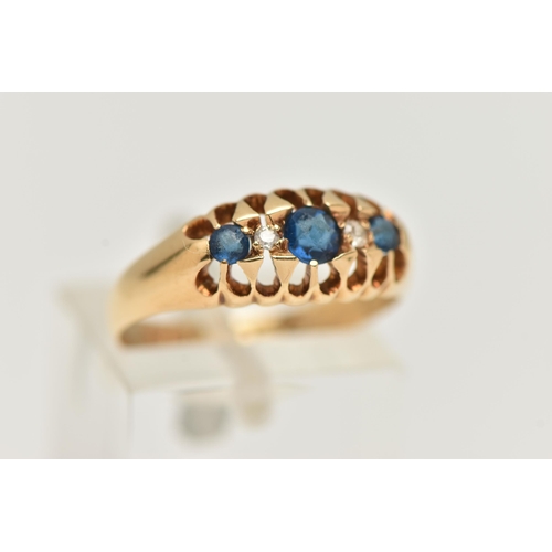 79 - AN EARLY 20TH CENTURY, 18CT GOLD FIVE STONE RING, set with three circular cut blue paste, interspace... 