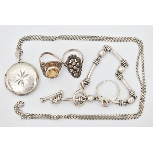 97 - FIVE ITEMS OF JEWELLERY, to include a silver circular locket, hallmarked Birmingham, fitted with a t... 