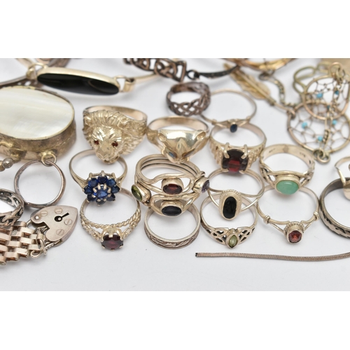 139 - A BAG OF ASSORTED SILVER AND WHITE METAL JEWELLERY, to include a silver open work Celtic pattern hin... 