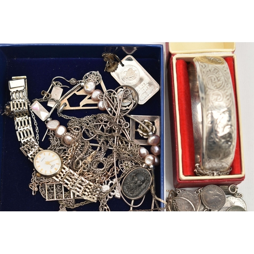 152 - A SELECTION OF SILVER AND WHITE METAL JEWELLERY, to include a boxed silver hinged bangle with floral... 