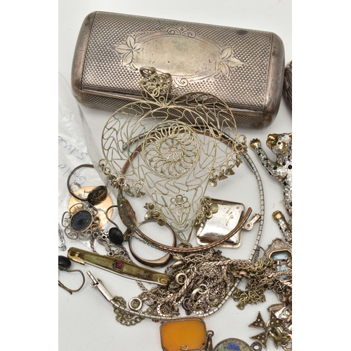 153 - A SELECTION OF SILVER AND WHITE METAL JEWELLERY, to include a circular compact mirror with engraved ... 