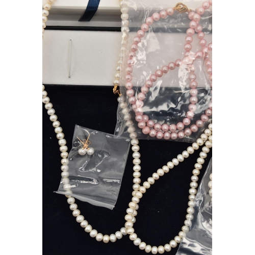 158 - A BAG OF ASSORTED JEWELLERY, to include two single strands of cultured fresh water pearl necklaces, ... 