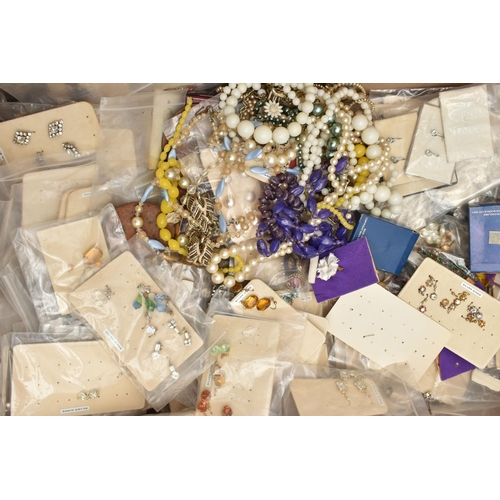 203 - A LARGE QUANTITY OF COSTUME JEWELLERY, to include paste set earrings for both pierced and non-pierce... 