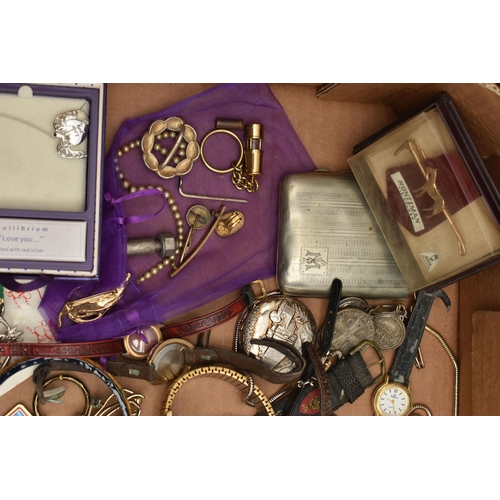 204 - A BOX OF ASSORTED COSTUME JEWELLERY, to include costume brooches, imitation pearl necklaces, compact... 