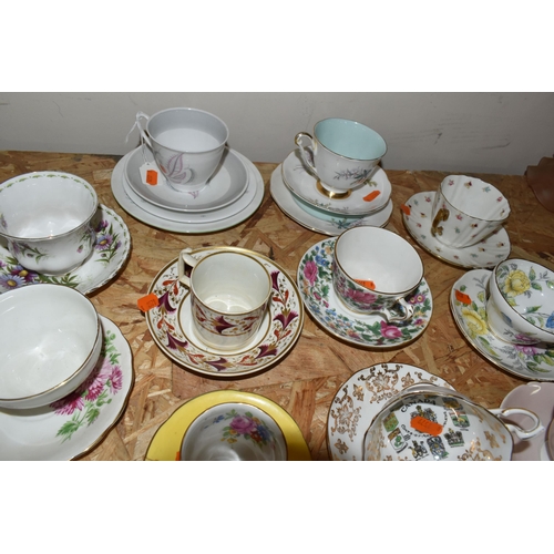 331 - A QUANTITY OF NAMED TEAWARE, comprising a Shelley 'Crochet' pattern trio, an Elizabethan 'Versailles... 