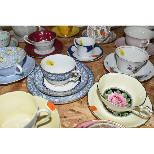 331 - A QUANTITY OF NAMED TEAWARE, comprising a Shelley 'Crochet' pattern trio, an Elizabethan 'Versailles... 