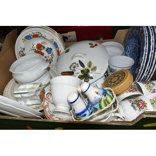 335 - FOUR BOXES AND LOOSE CERAMICS AND GLASSWARE, to include a Mats Jonasson Signature Collection paperwe... 