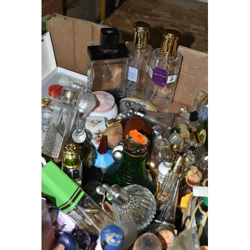 336 - ONE BOX OF FRAGRANCES AND EMPTY PERFUME BOTTLES, to include a collection of vintage perfume glass an... 