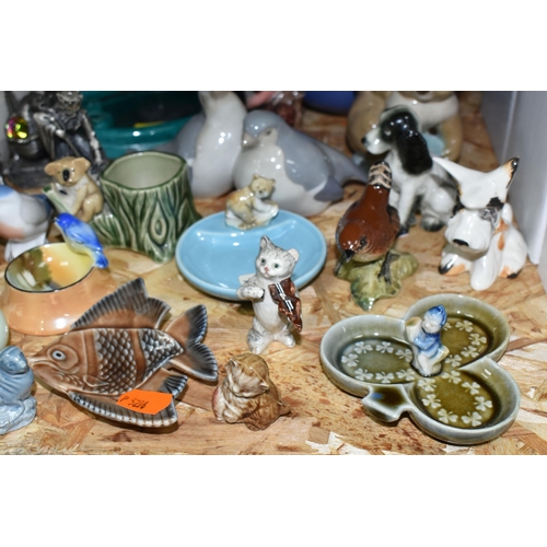 345 - A GROUP OF FIGURES AND OTHER CERAMICS, to include a Beswick Lakeland Terrier no 2448, a Beswick Wren... 