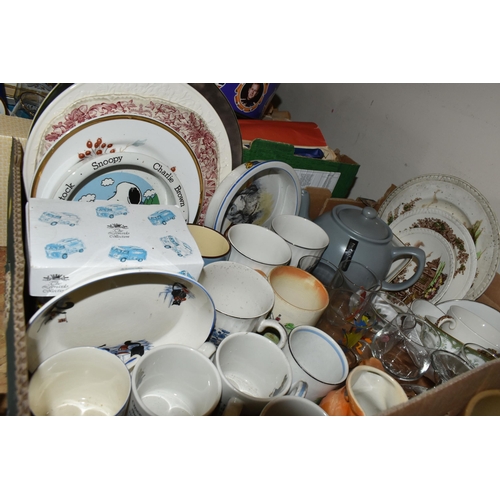 347 - FIVE BOXES AND LOOSE CERAMICS AND GLASS WARE, to include a boxed mid twentieth century glass lemonad... 