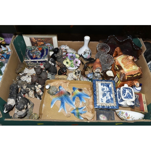 347 - FIVE BOXES AND LOOSE CERAMICS AND GLASS WARE, to include a boxed mid twentieth century glass lemonad... 