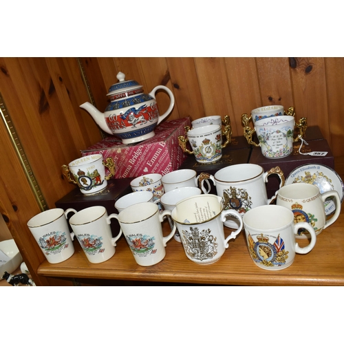 357 - A GROUP OF ROYAL COMMEMORATIVE CERAMICS, to include a boxed Emma Bridgewater 'Golden Jubilee' four c... 