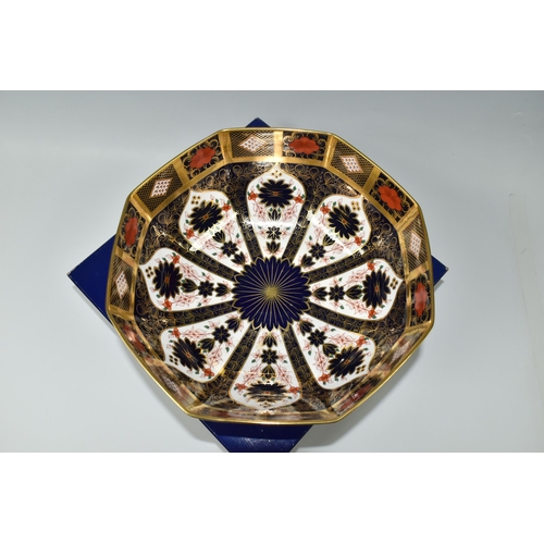 366 - A BOXED ROYAL CROWN DERBY 'IMARI' 1128 PATTERN SOLID GOLD BAND OCTAGONAL FRUIT BOWL, diameter 28cm, ... 